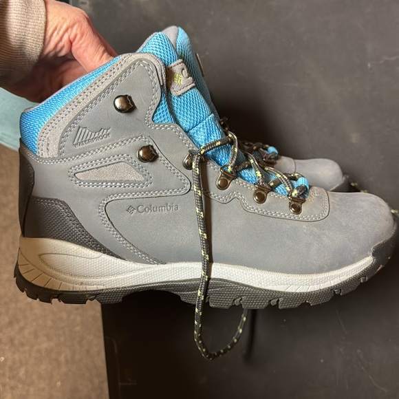 Columbia boots - Picture 2 of 8